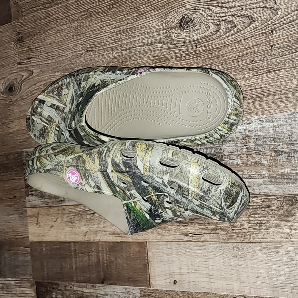 Camo Crocs Women's Narrow Slim Fit Camouflage Clogs Size 9